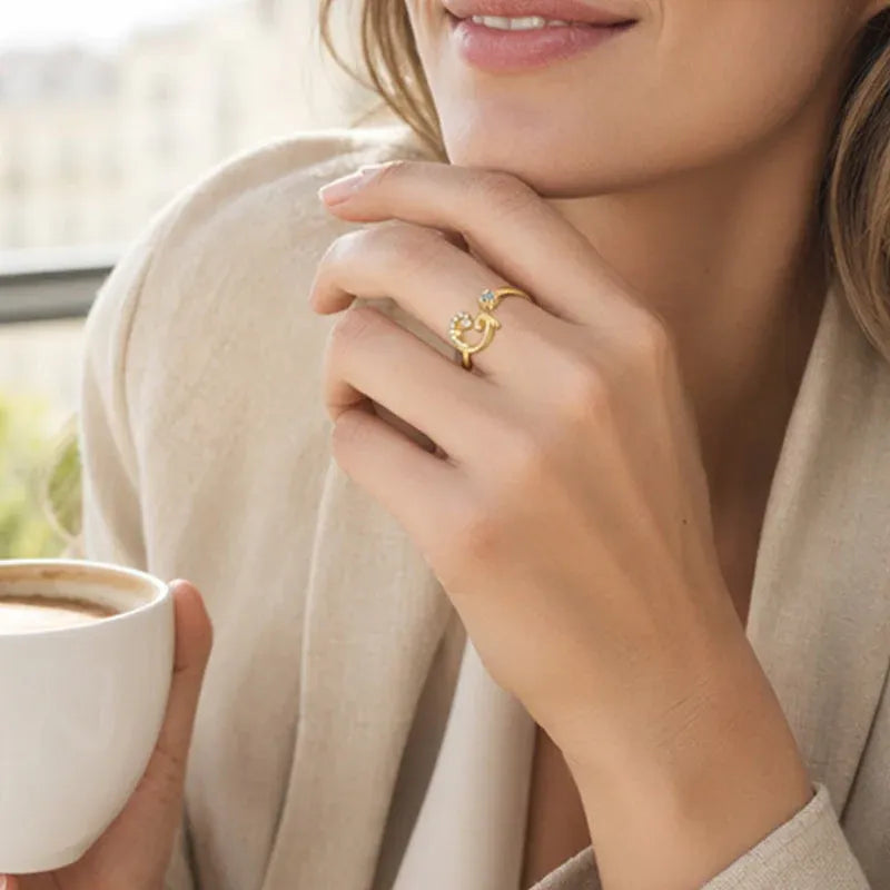 ⏰Offerta a tempo limitato💍Anello regolabile con iniziale scintillante da donna